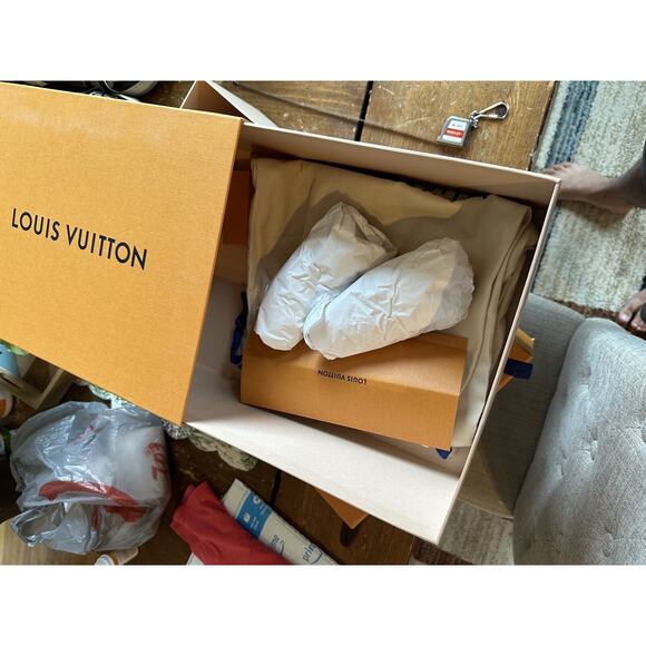 Louis Vuitton LV TRAINER SNEAKER MID TOP W/BOX Men’s UK size 8 Red White RARE! - Picture 6 of 12